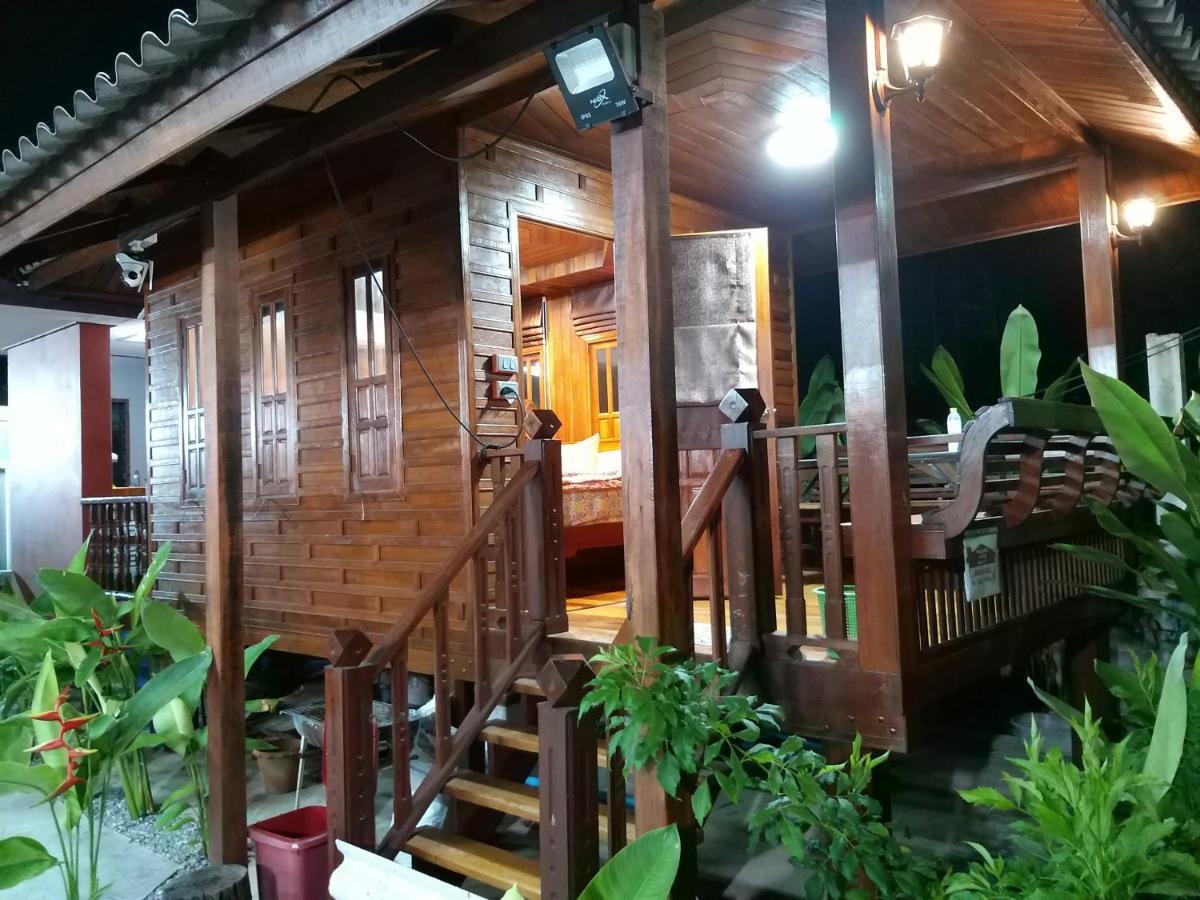 บ้านทะเลอิ่มเอม Bann Talay Im Eimm Ban Phe Eksteriør billede