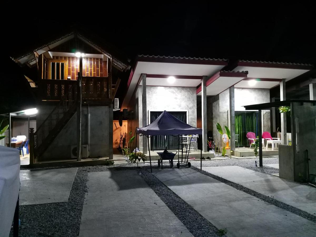 บ้านทะเลอิ่มเอม Bann Talay Im Eimm Ban Phe Eksteriør billede