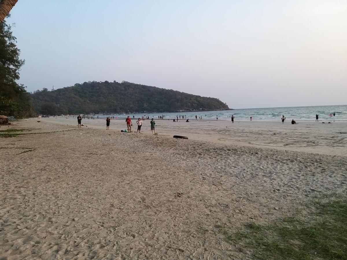 บ้านทะเลอิ่มเอม Bann Talay Im Eimm Ban Phe Eksteriør billede