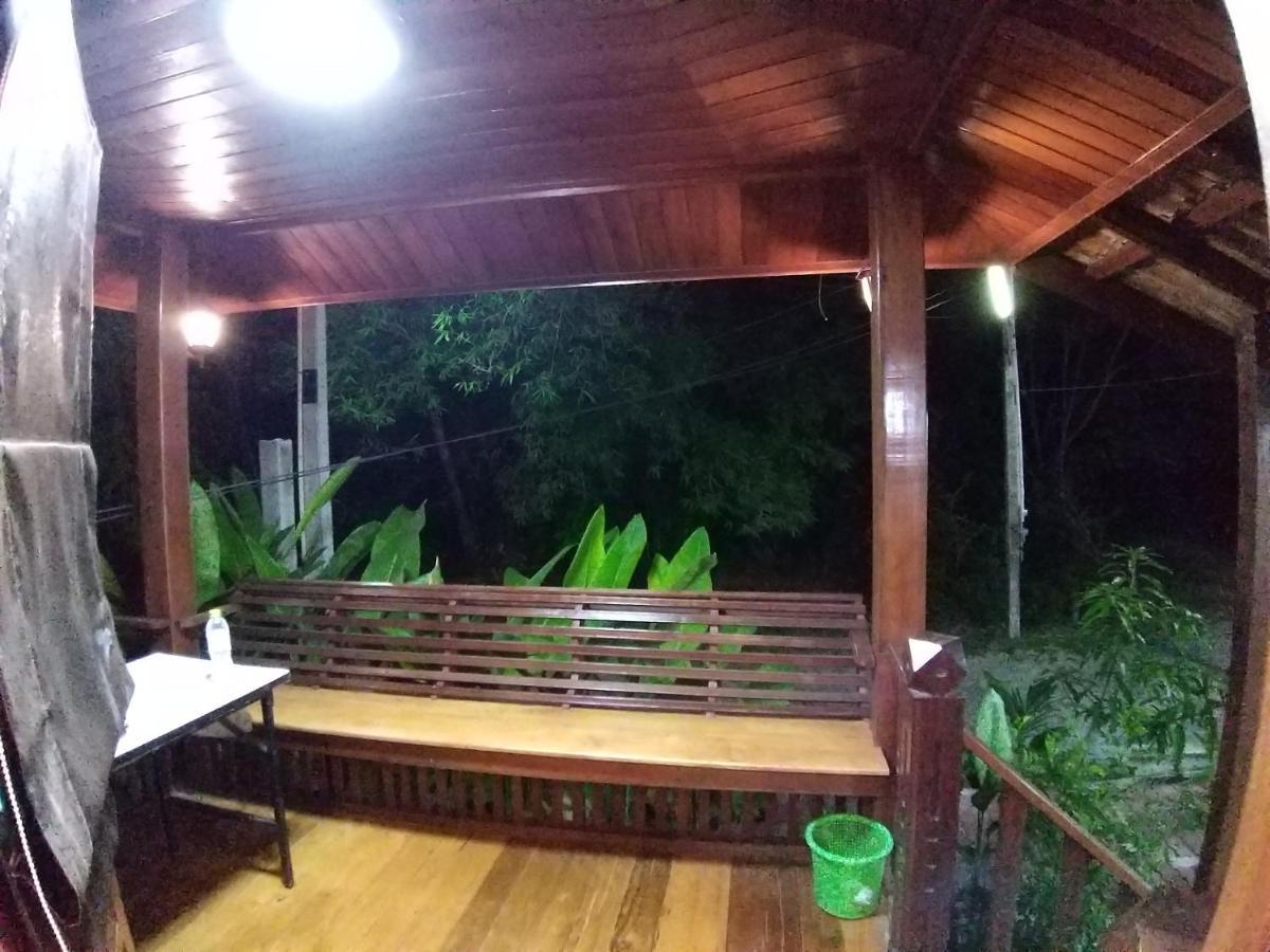 บ้านทะเลอิ่มเอม Bann Talay Im Eimm Ban Phe Eksteriør billede