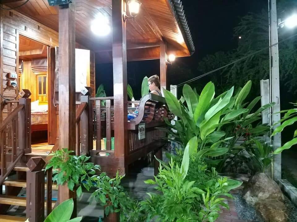 บ้านทะเลอิ่มเอม Bann Talay Im Eimm Ban Phe Eksteriør billede
