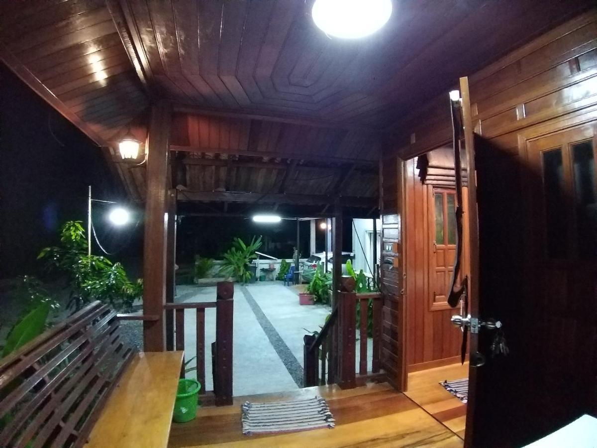 บ้านทะเลอิ่มเอม Bann Talay Im Eimm Ban Phe Eksteriør billede