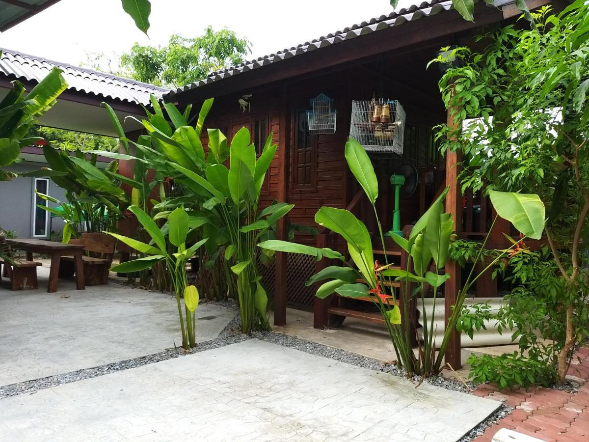 บ้านทะเลอิ่มเอม Bann Talay Im Eimm Ban Phe Eksteriør billede