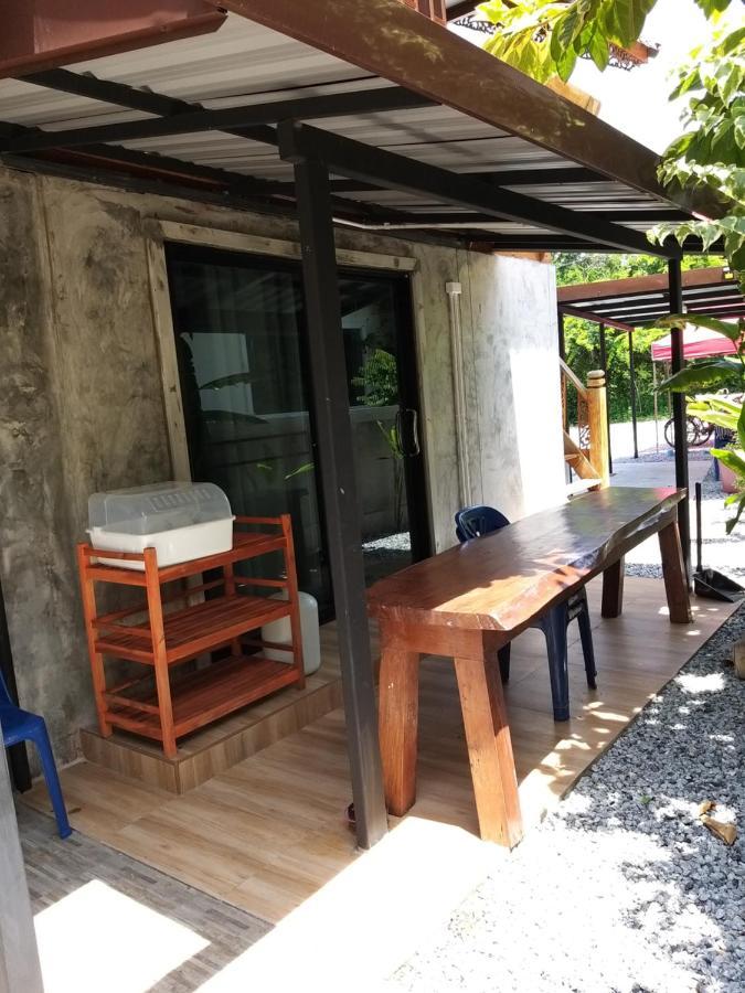 บ้านทะเลอิ่มเอม Bann Talay Im Eimm Ban Phe Eksteriør billede